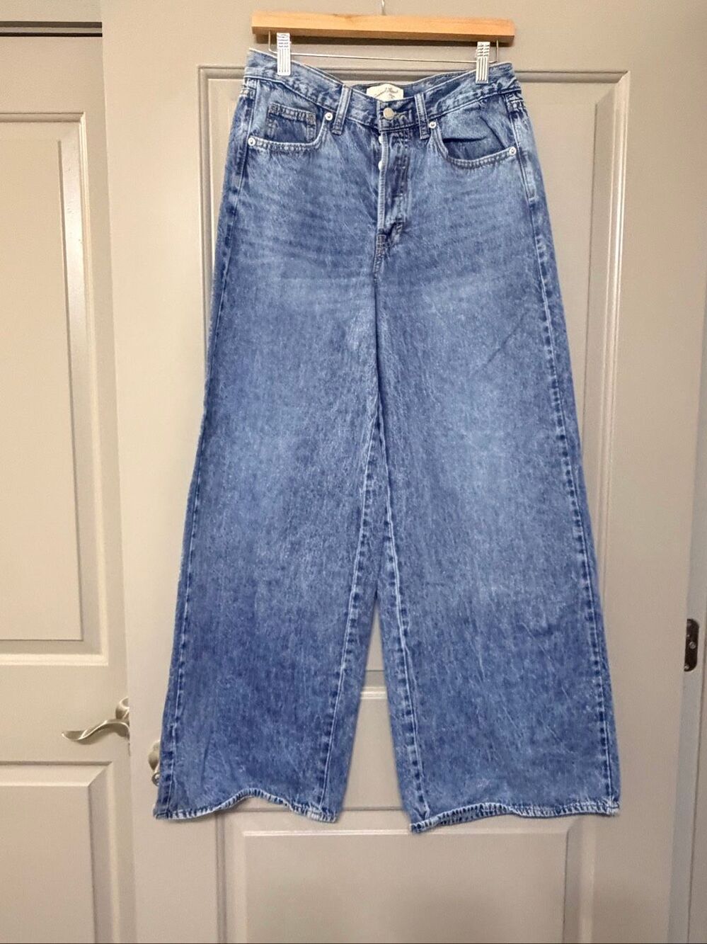 Universal Thread Womens Size 4 Mid Rise Super Wide Leg Blue Denim Jeans